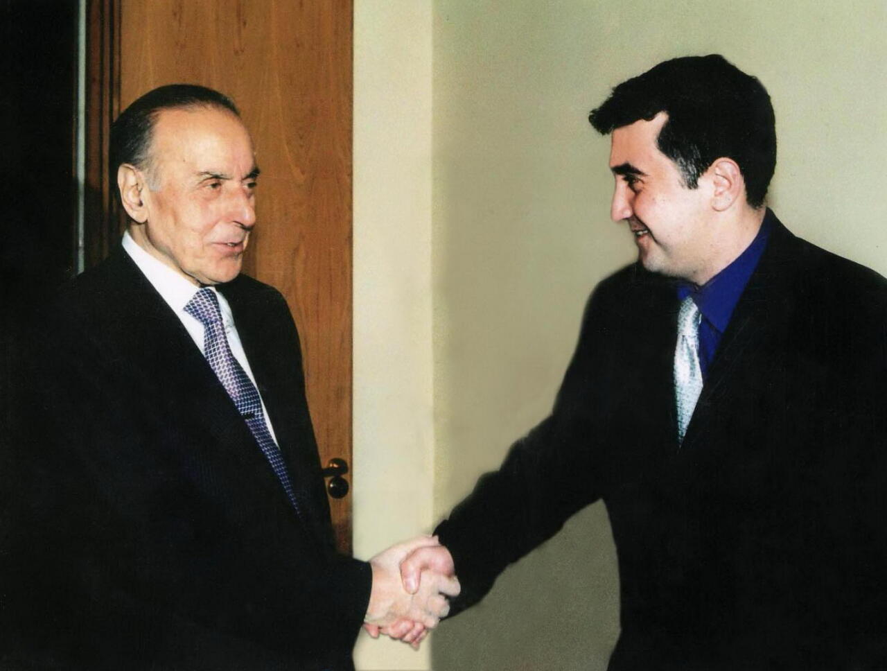 Если звезды зажигают, значит, это кому-нибудь нужно?