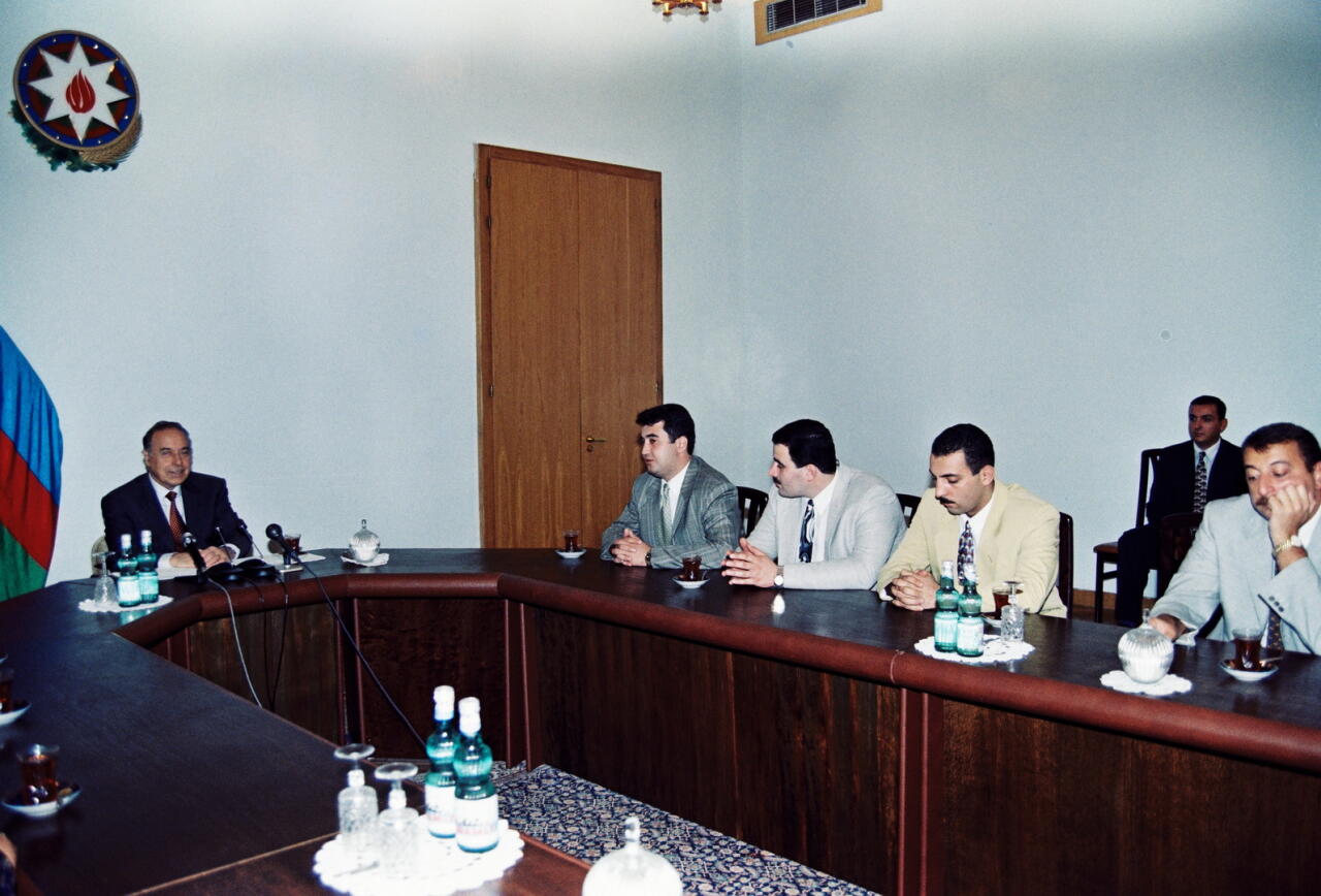 Если звезды зажигают, значит, это кому-нибудь нужно?