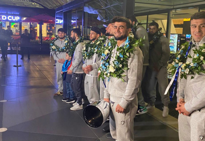 В Баку встретили триумфаторов чемпионата Европы по борьбе