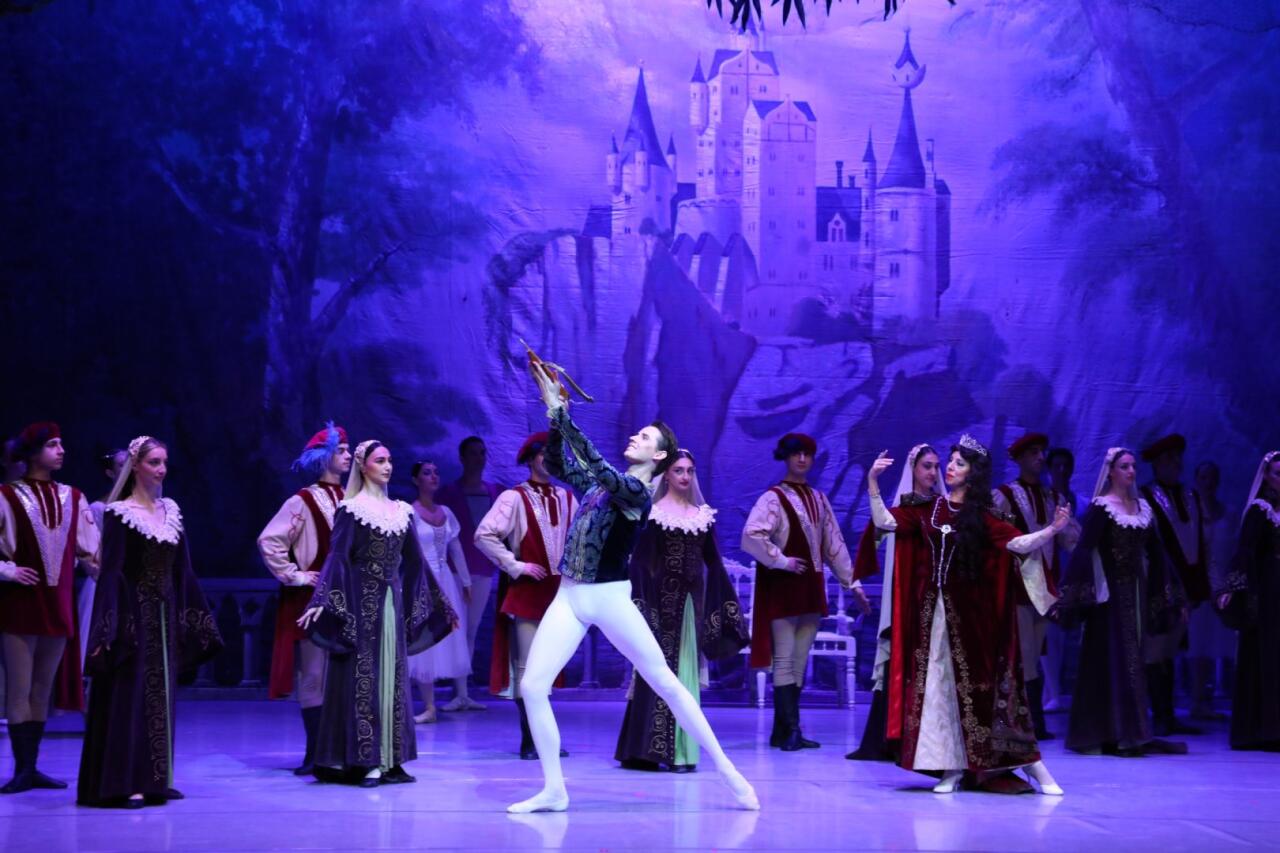 Белый лебедь, черная тайна - между светом и тьмой в Баку