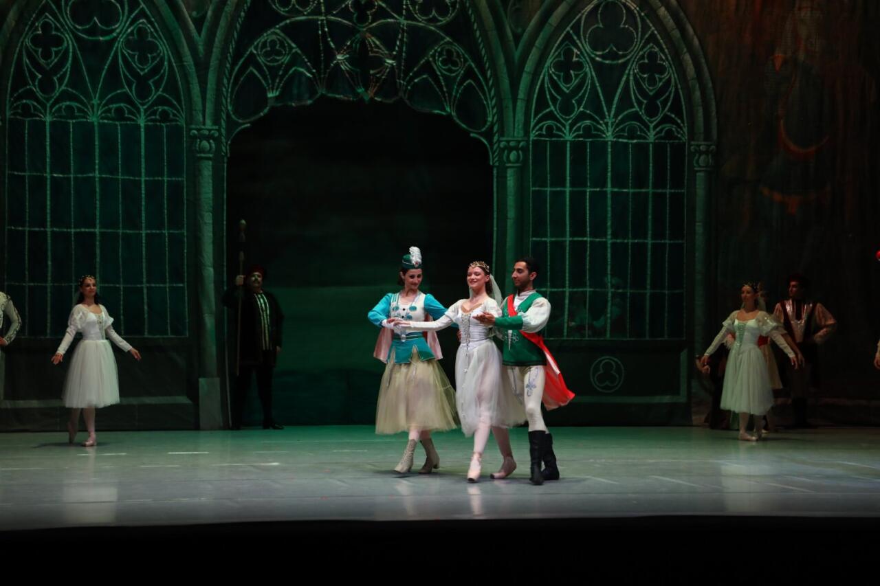 Белый лебедь, черная тайна - между светом и тьмой в Баку