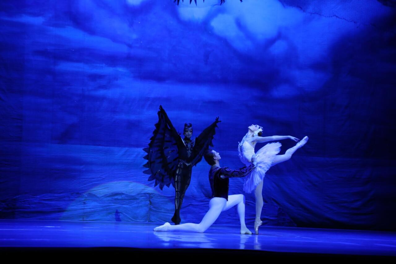 Белый лебедь, черная тайна - между светом и тьмой в Баку