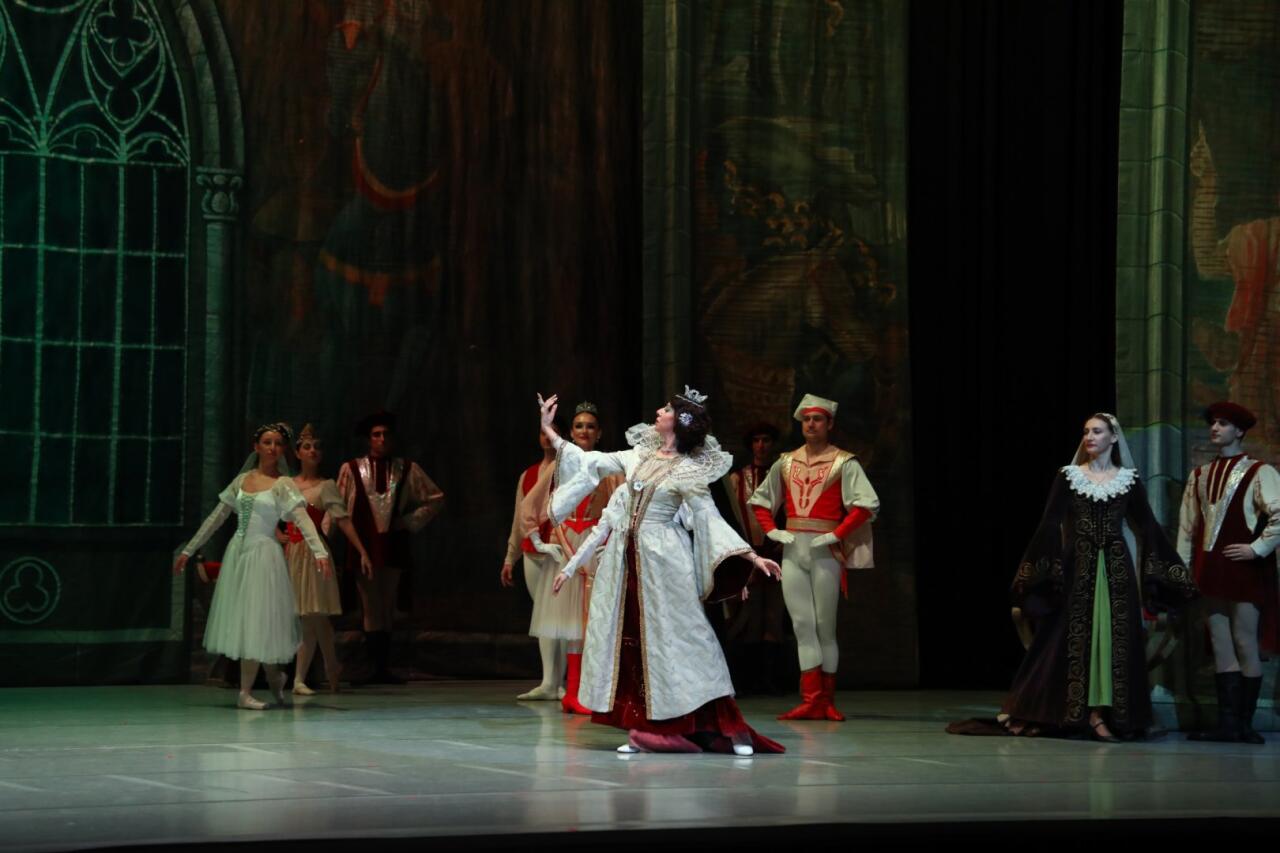 Белый лебедь, черная тайна - между светом и тьмой в Баку