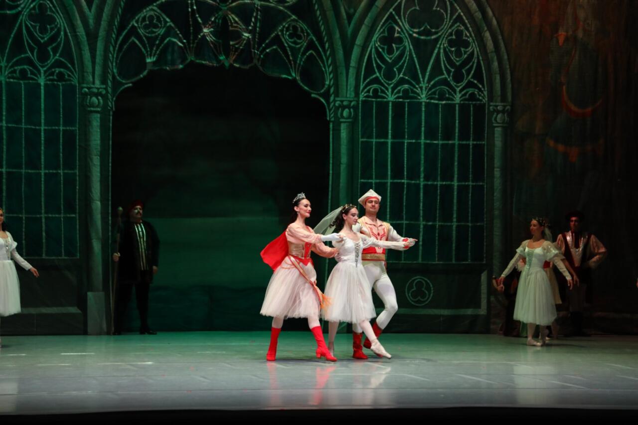 Белый лебедь, черная тайна - между светом и тьмой в Баку