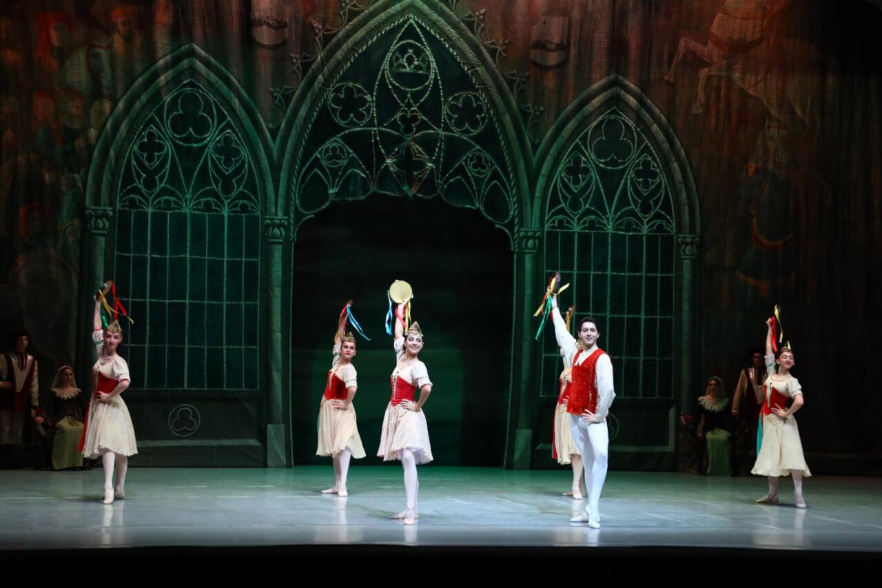 Белый лебедь, черная тайна - между светом и тьмой в Баку