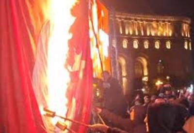 Азербайджан осудил сожжение турецкого флага в Армении