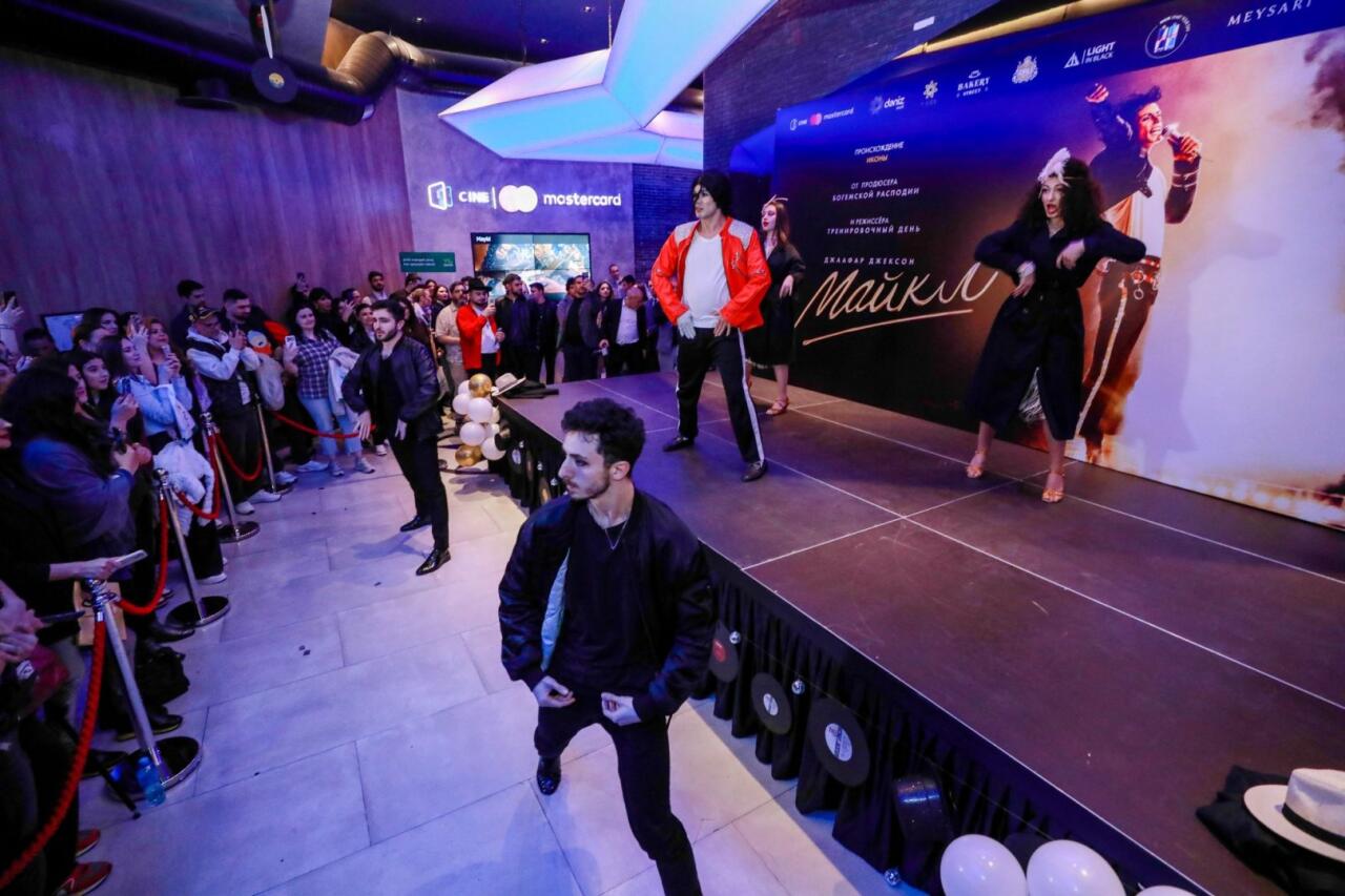 В Баку появился портал в эпоху поп-короля Майкла Джексона: