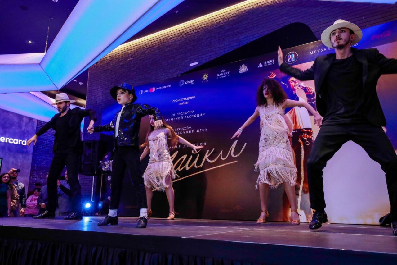 В Баку появился портал в эпоху поп-короля Майкла Джексона: