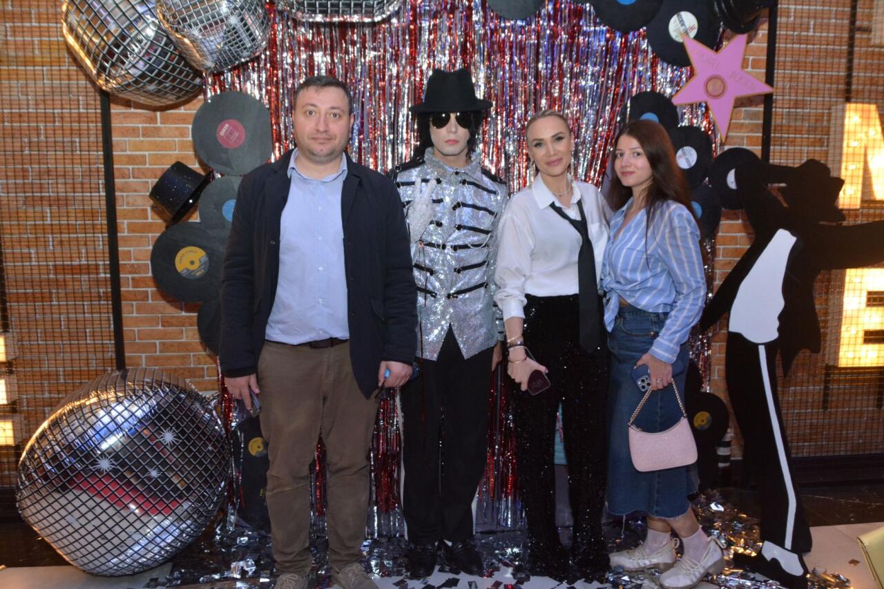 В Баку появился портал в эпоху поп-короля Майкла Джексона: