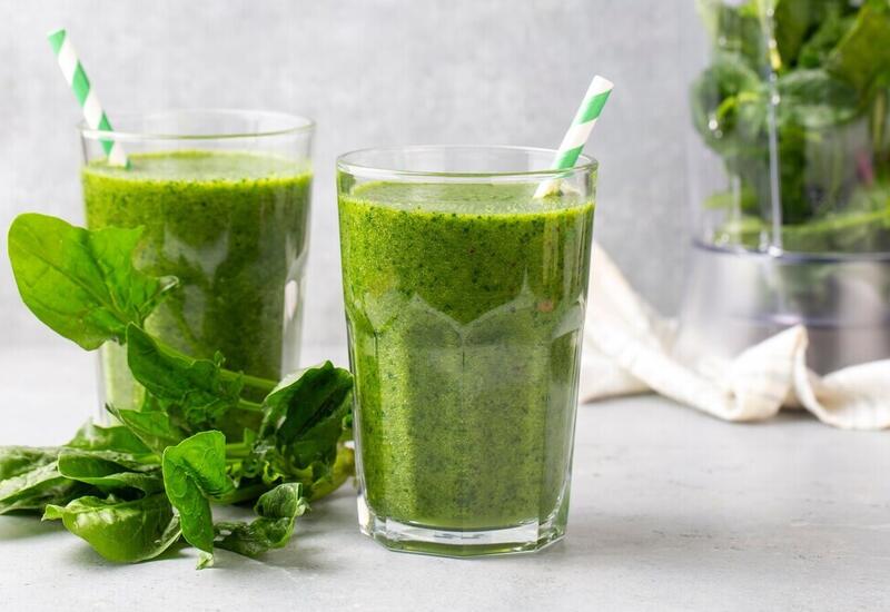 Кулинары рассказали, как сделать смузи полноценным приемом пищи