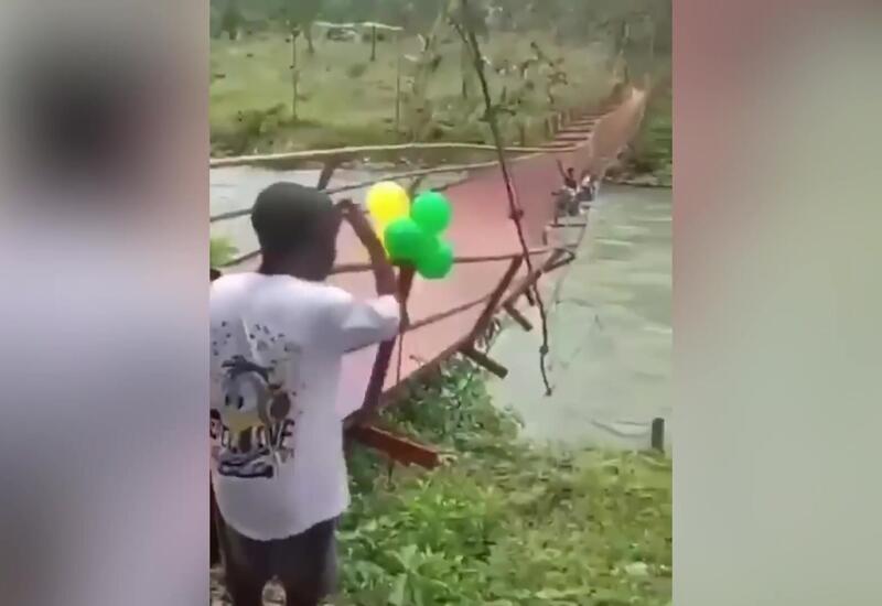 В Колумбии подвесной мост обрушился во время открытия