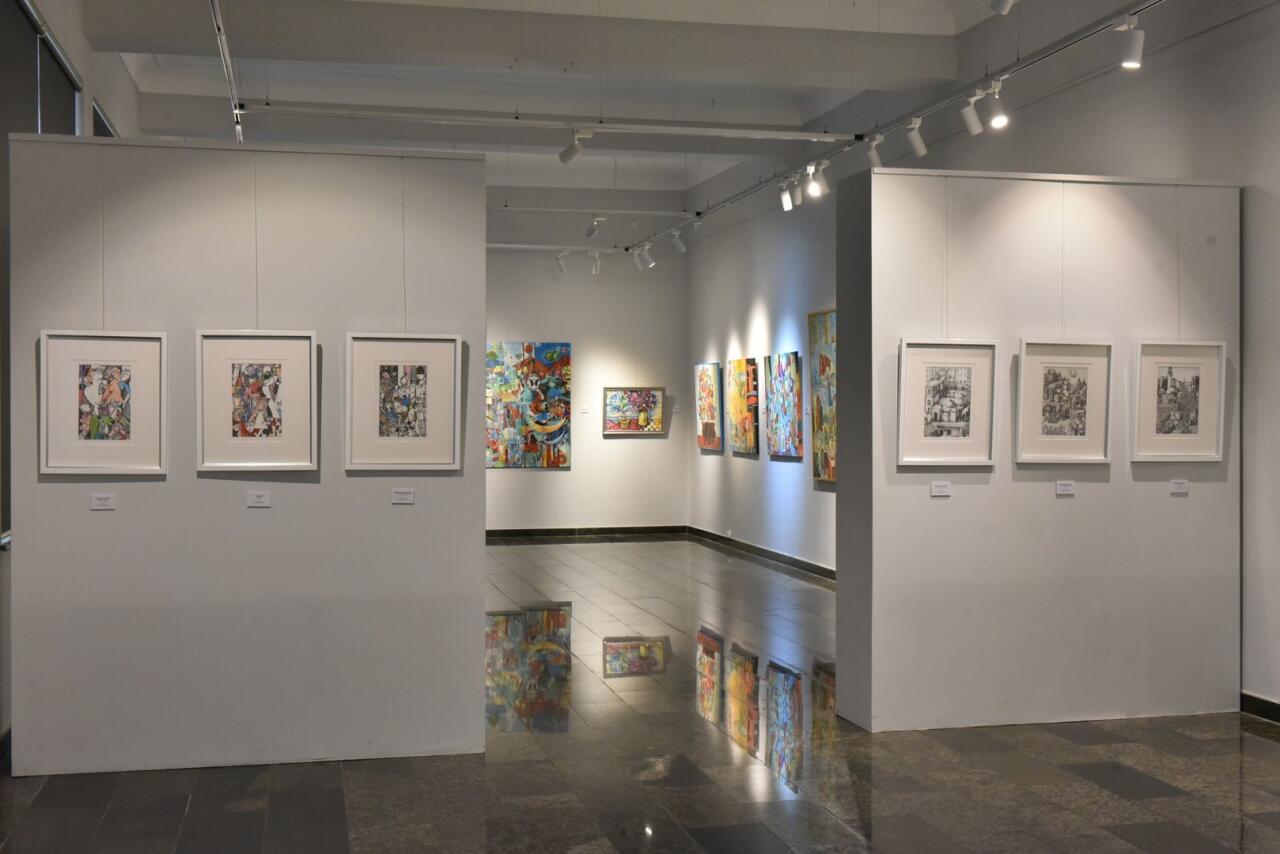 В Баку открылась персональная выставка художника Таира Шихалиева