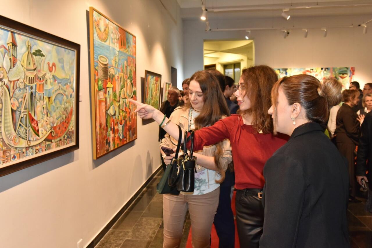 В Баку открылась персональная выставка художника Таира Шихалиева