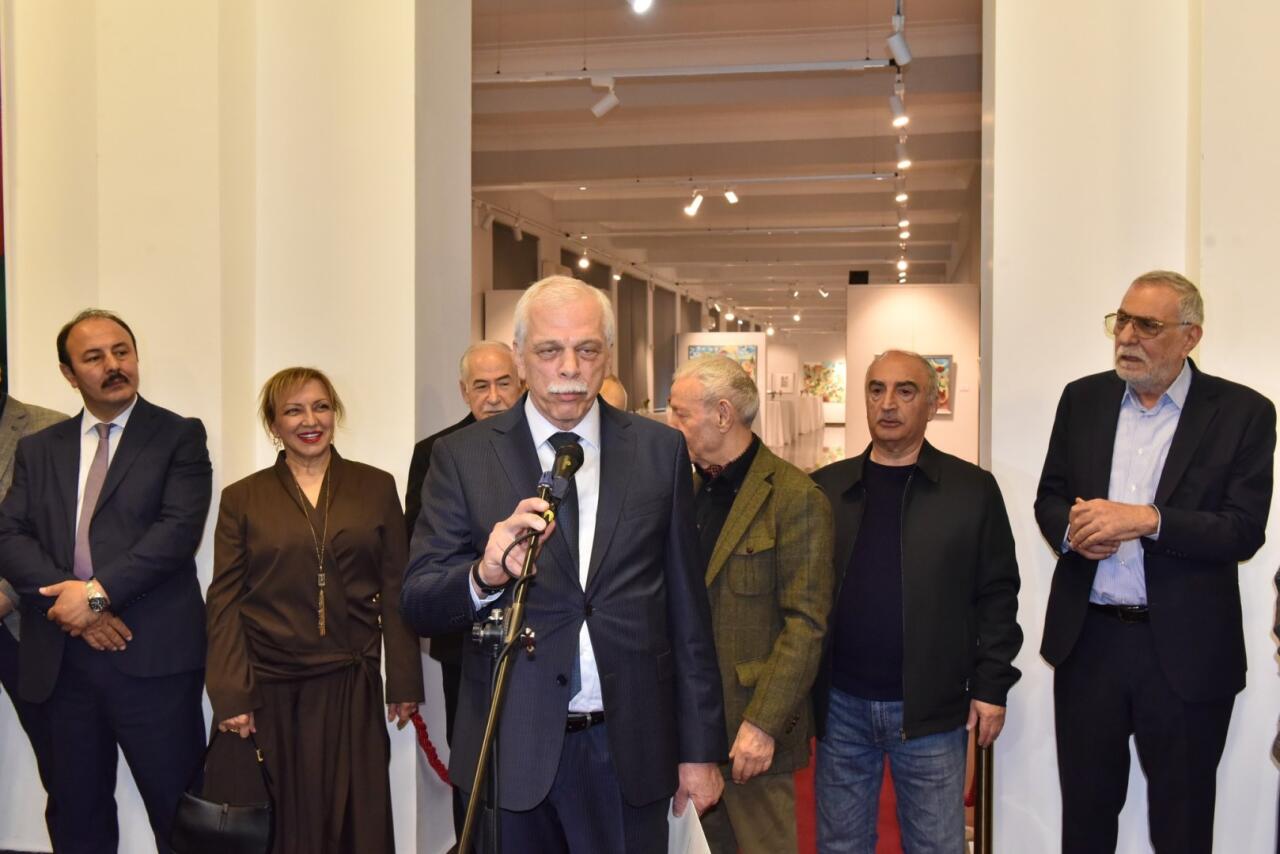 В Баку открылась персональная выставка художника Таира Шихалиева