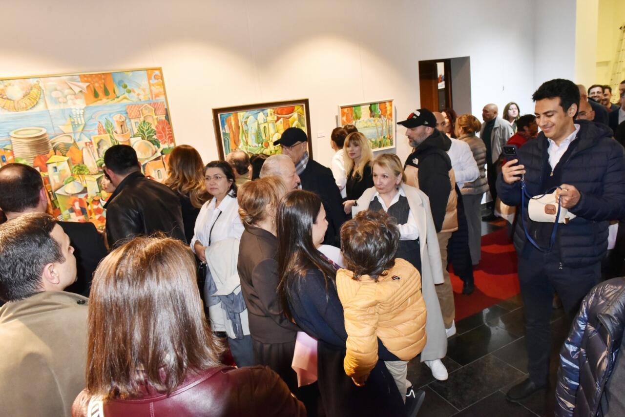 В Баку открылась персональная выставка художника Таира Шихалиева