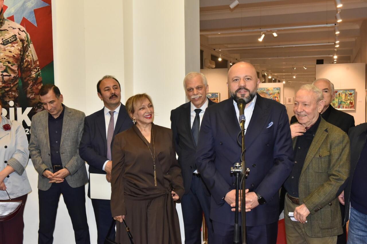 В Баку открылась персональная выставка художника Таира Шихалиева