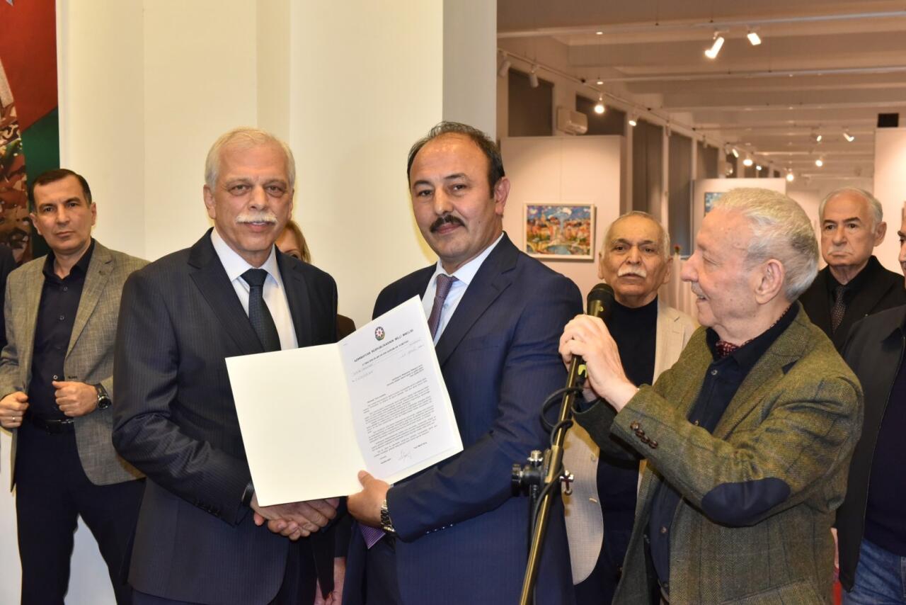 В Баку открылась персональная выставка художника Таира Шихалиева