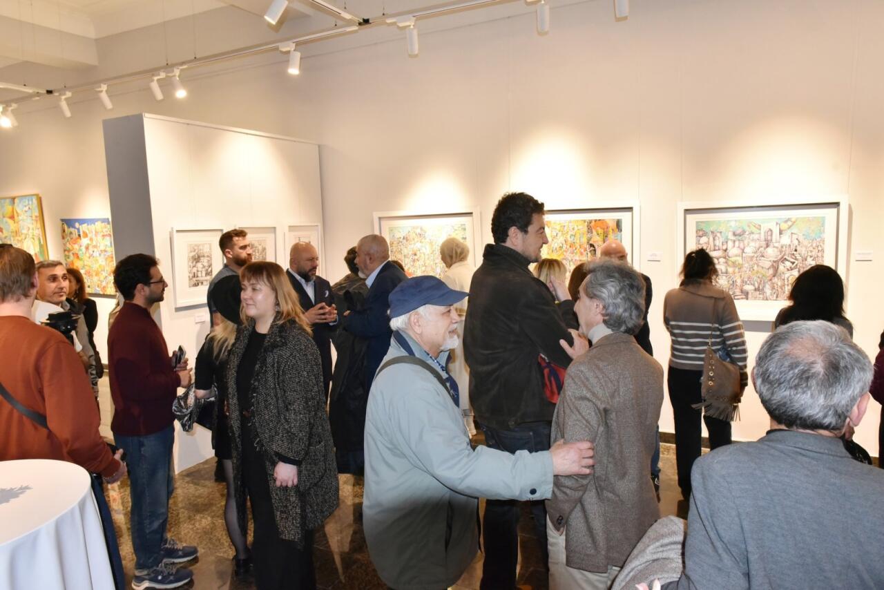 В Баку открылась персональная выставка художника Таира Шихалиева