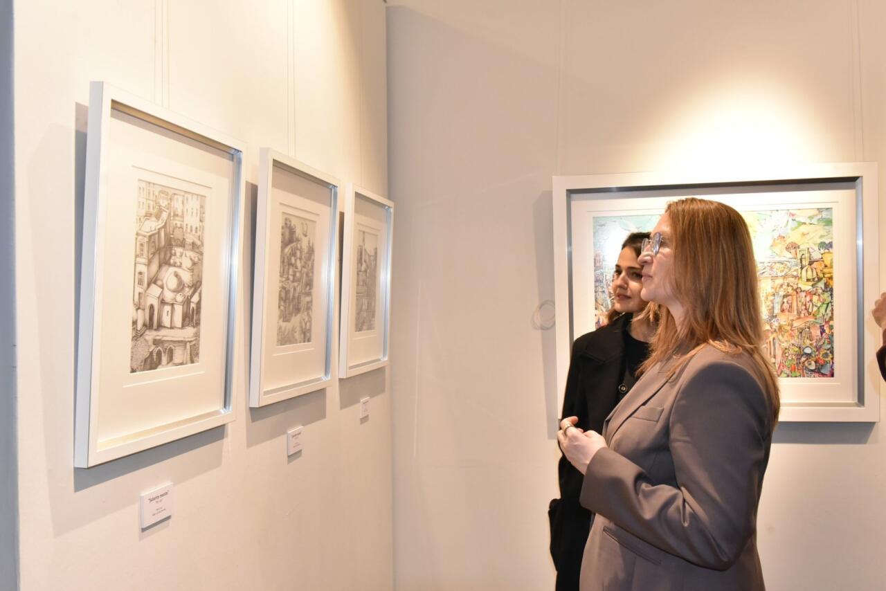 В Баку открылась персональная выставка художника Таира Шихалиева