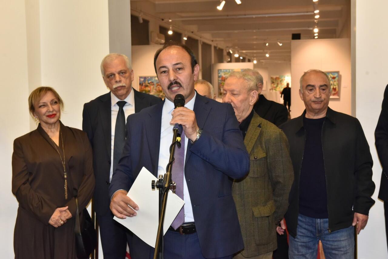 В Баку открылась персональная выставка художника Таира Шихалиева