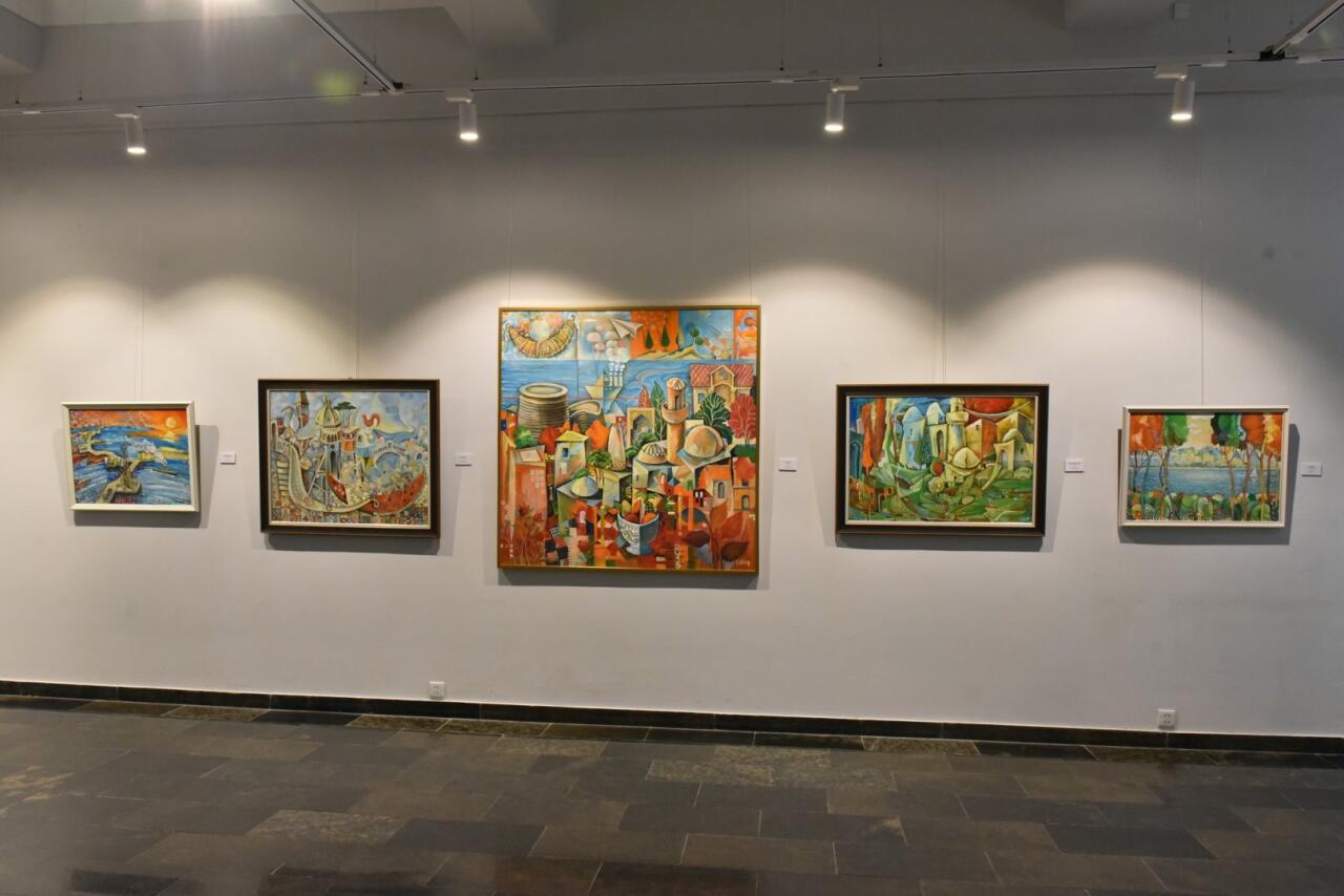 В Баку открылась персональная выставка художника Таира Шихалиева