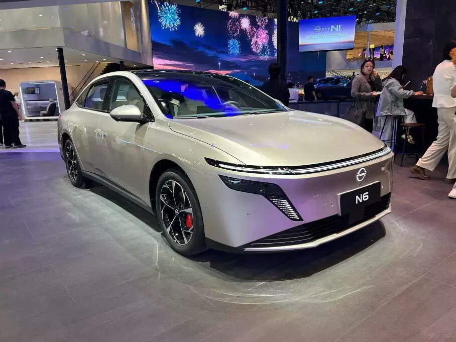 Nissan показал в Пекине новые седаны N6 и Teana