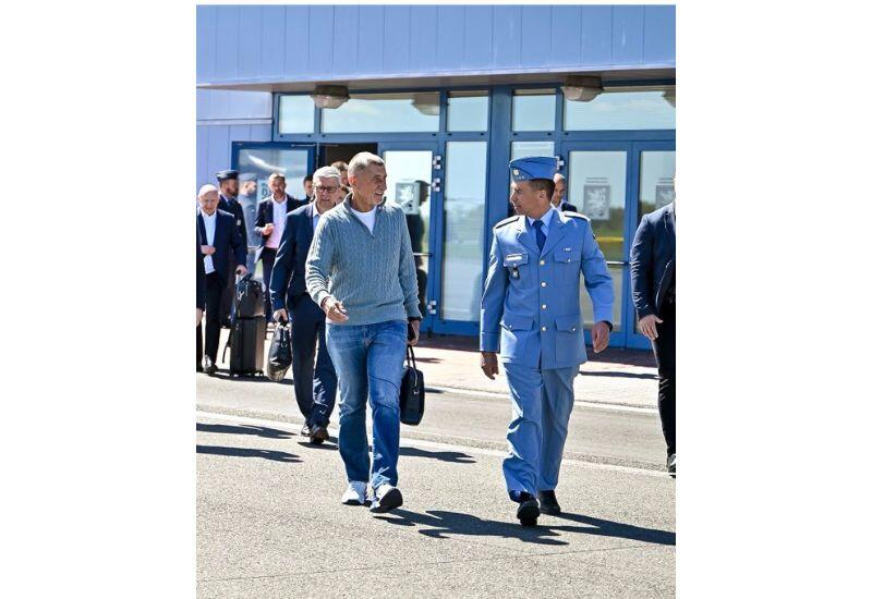Премьер Чехии вылетел в Азербайджан