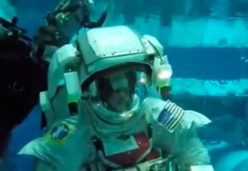 Астронавты готовятся к полету на подводном макете МКС
