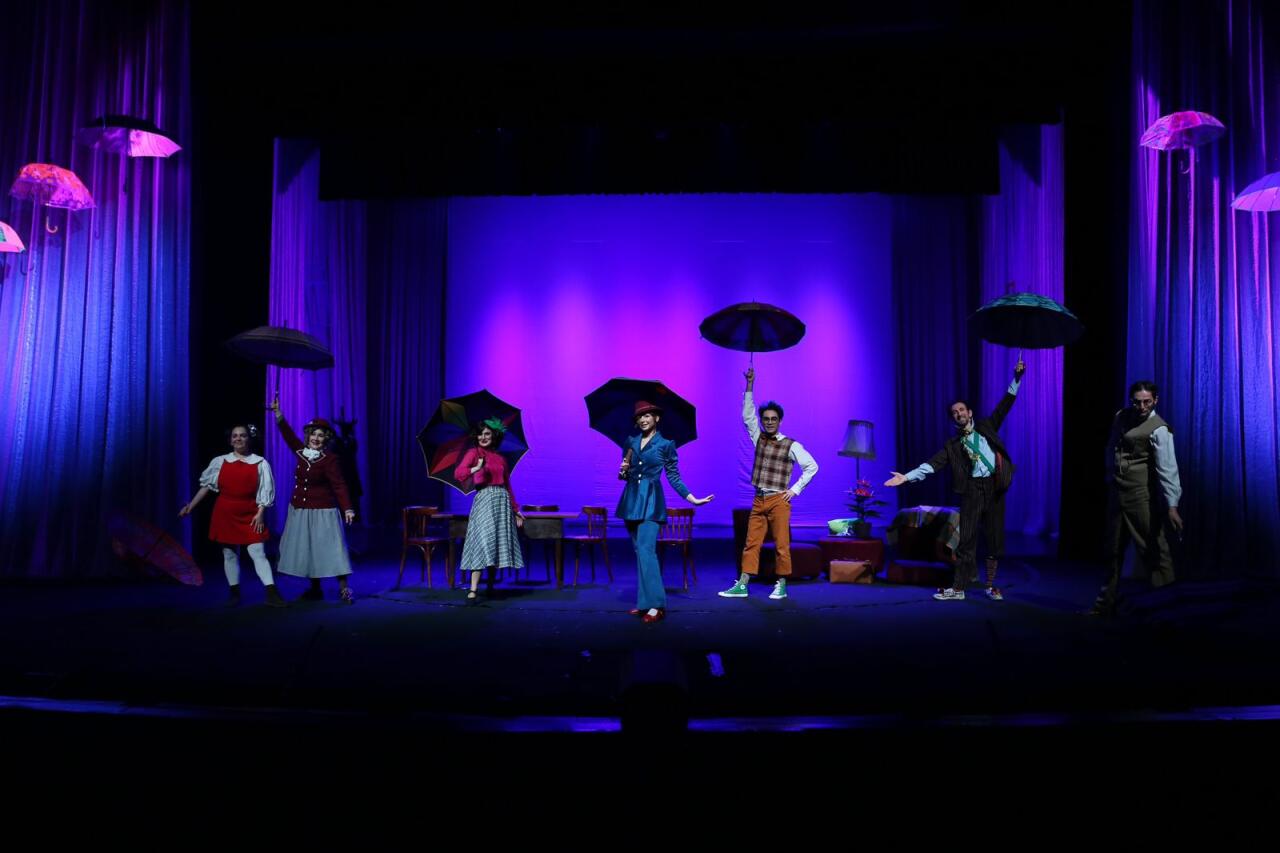 Премьера спектакля "Мэри Поппинс" в ТЮЗе