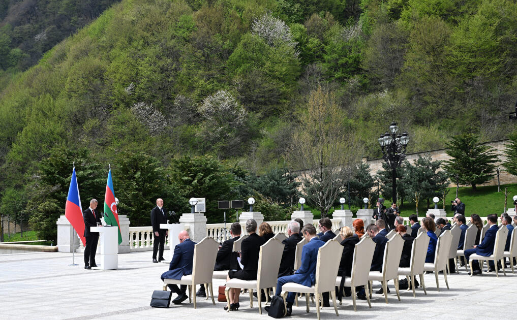 Президент Ильхам Алиев и Премьер-министр Андрей Бабиш выступили с заявлениями для прессы