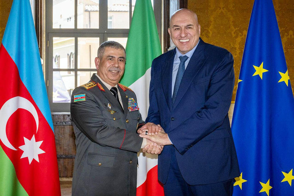 Азербайджан и Италия обсудили дальнейшее развитие сотрудничества в военной области