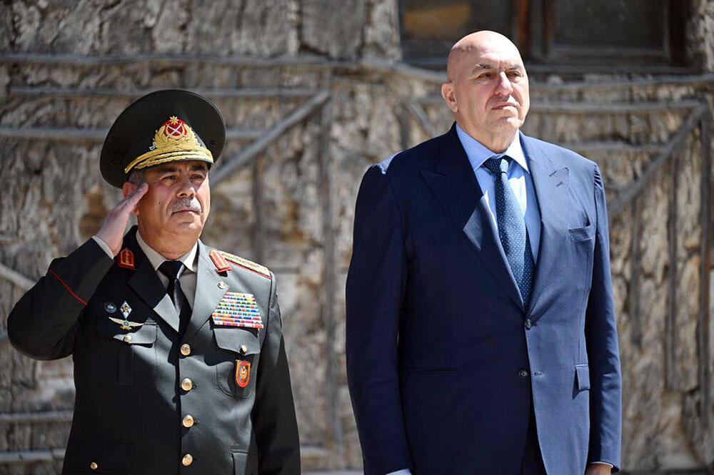 Азербайджан и Италия обсудили дальнейшее развитие сотрудничества в военной области