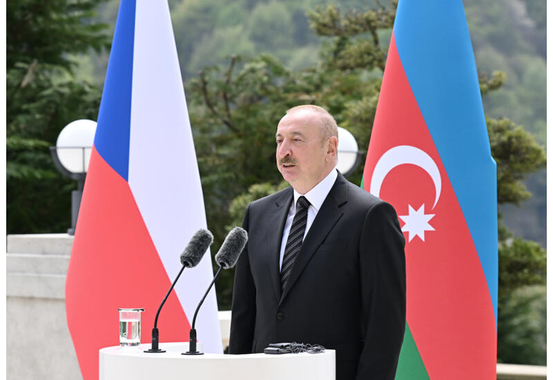Президент Ильхам Алиев: Азербайджан экспортирует природный газ в соседние с Чехией страны