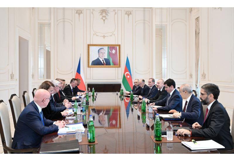 Состоялась встреча Президента Ильхама Алиева с Премьер-министром Чехии в расширенном составе