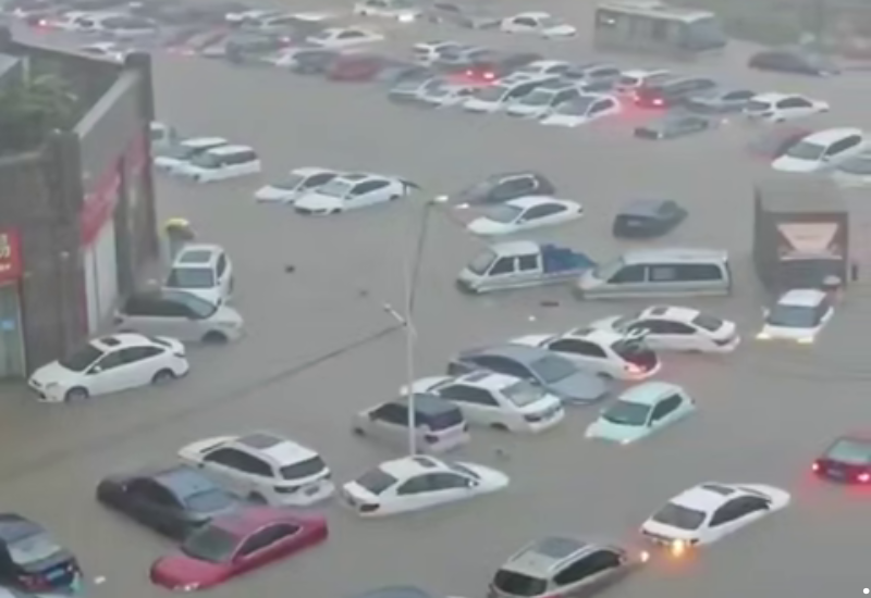 Дожди затопили город в Китае