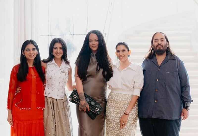 Рианна появилась на приеме самой богатой семьи Индии