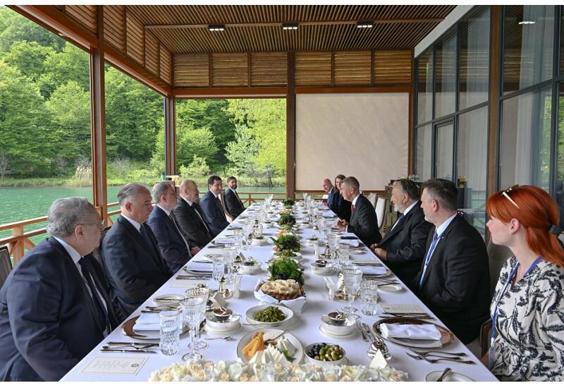 От имени Президента Ильхама Алиева дан официальный ланч в честь Премьер-министра Чехии