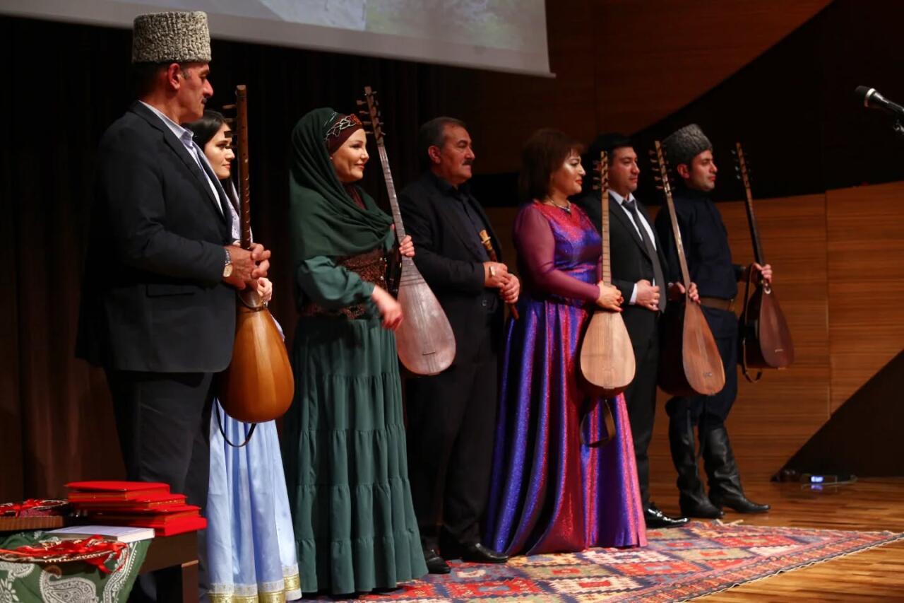 Поэзия Ашуга Алескера - это сама жизнь