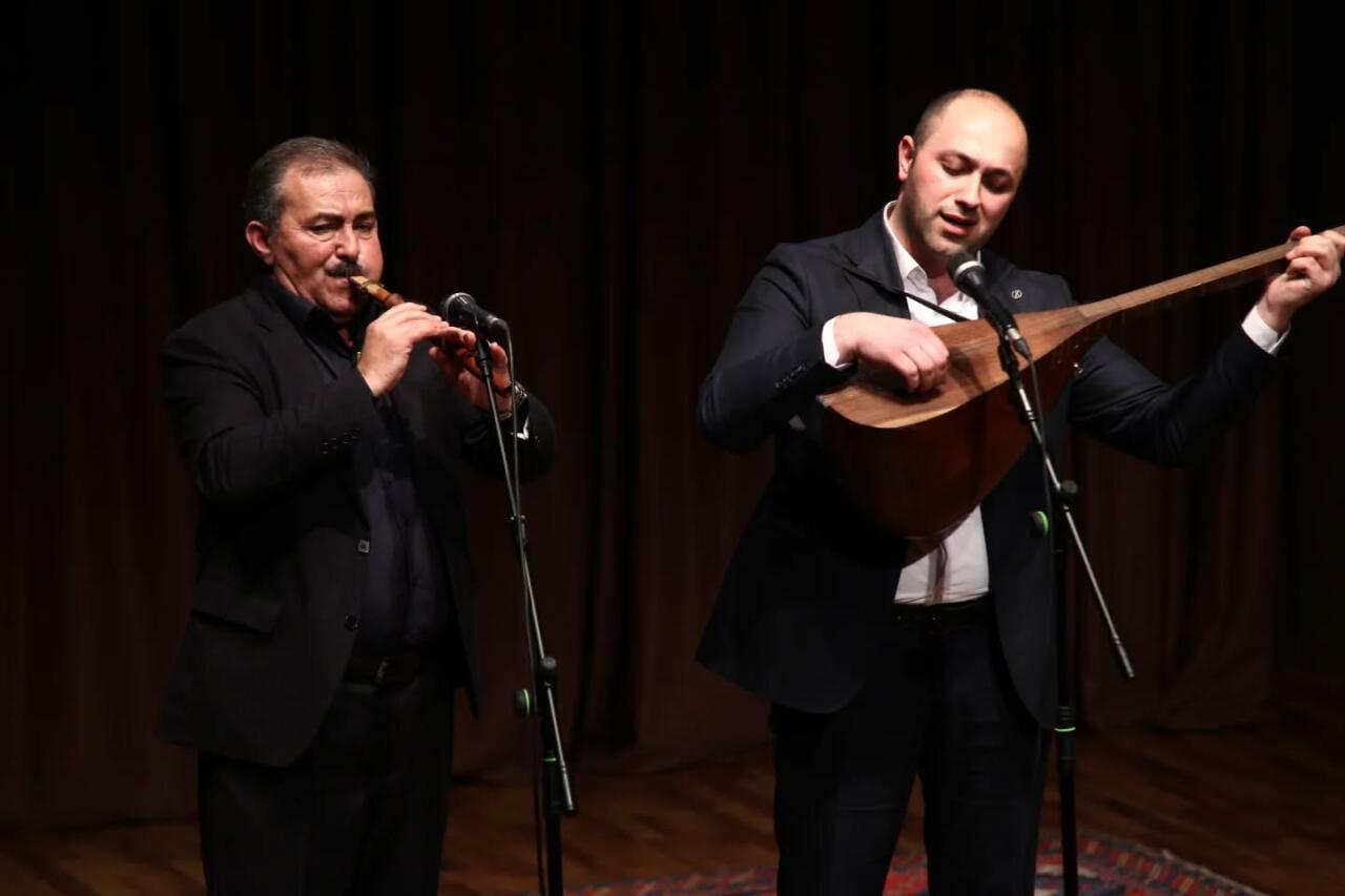 Поэзия Ашуга Алескера - это сама жизнь