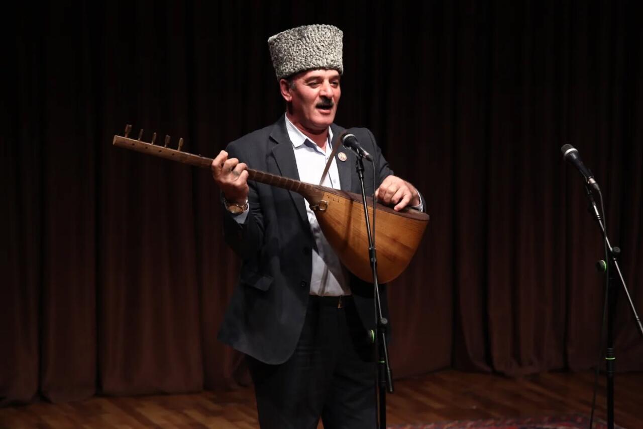 Поэзия Ашуга Алескера - это сама жизнь