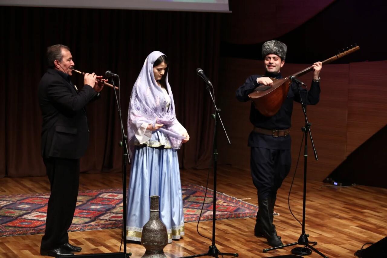 Поэзия Ашуга Алескера - это сама жизнь