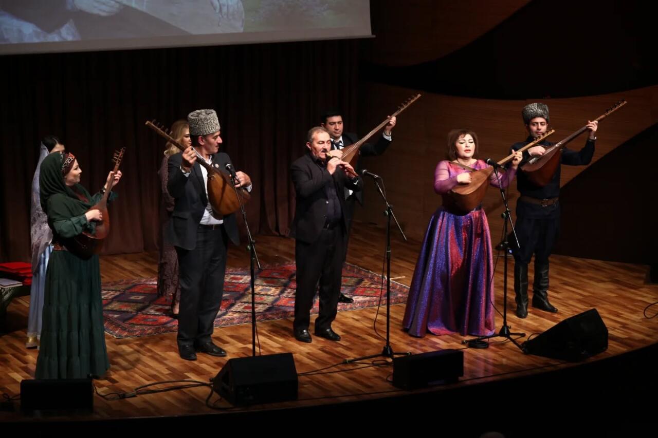 Поэзия Ашуга Алескера - это сама жизнь