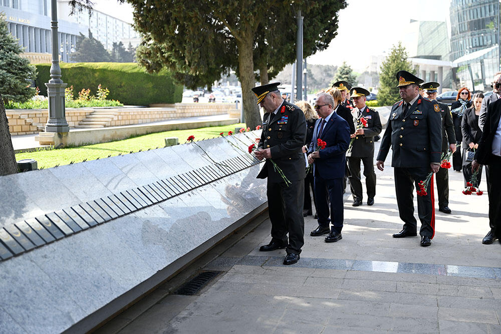 Командующий Сухопутными войсками Турции находится в Азербайджане