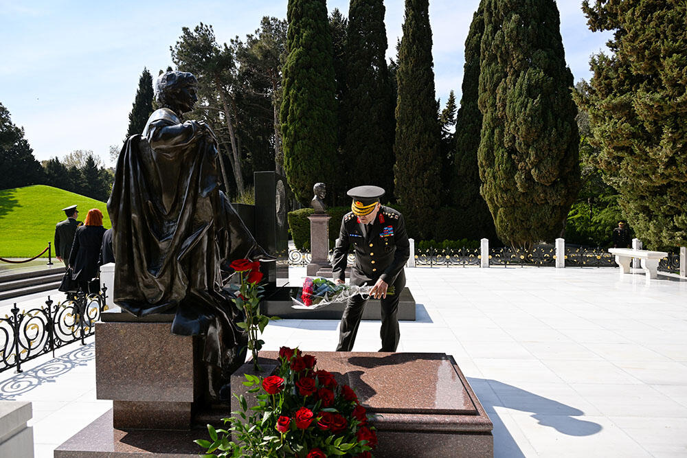 Командующий Сухопутными войсками Турции находится в Азербайджане