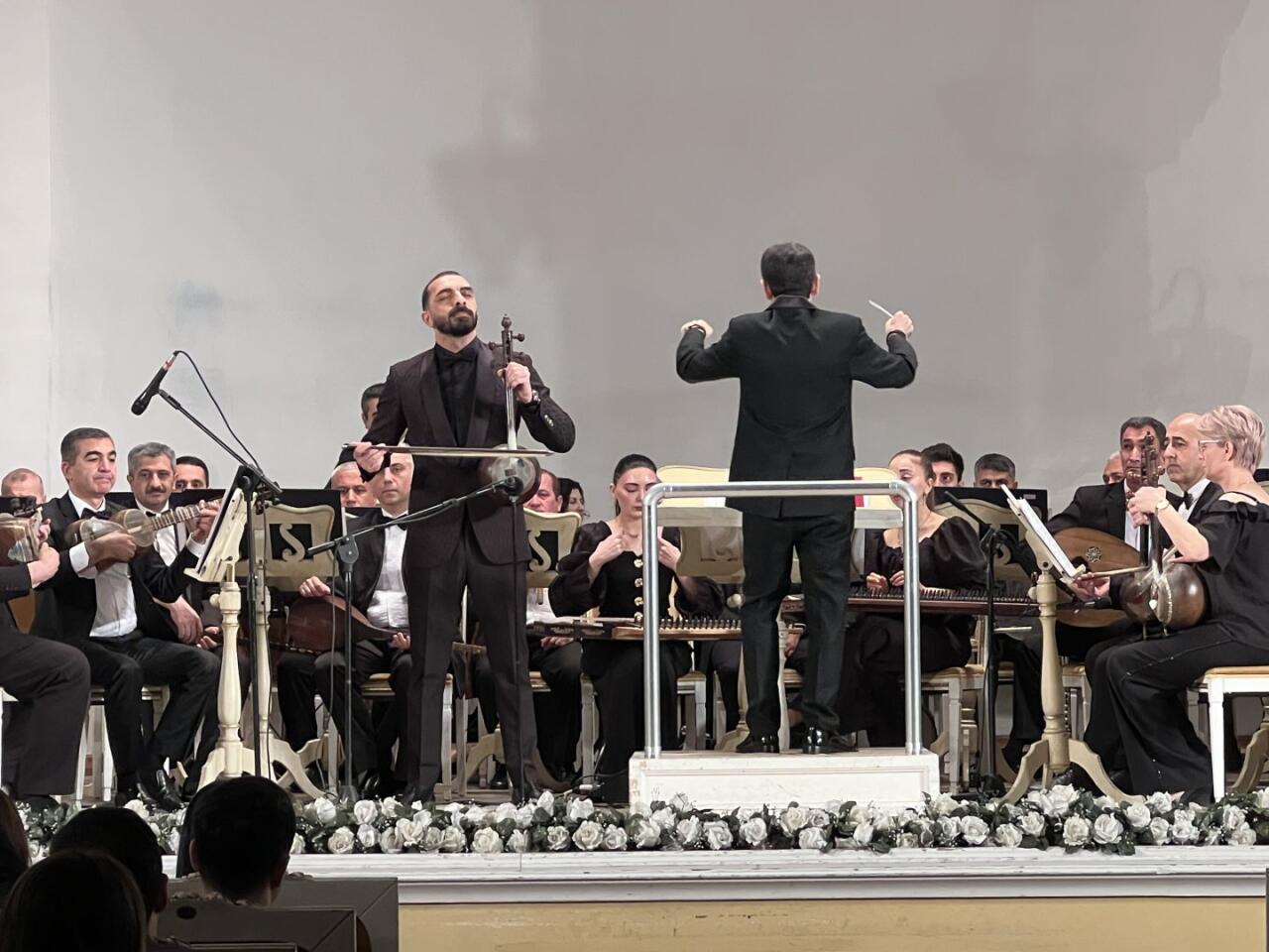 Праздник длиною в 90 лет - торжество азербайджанской музыки и танцев