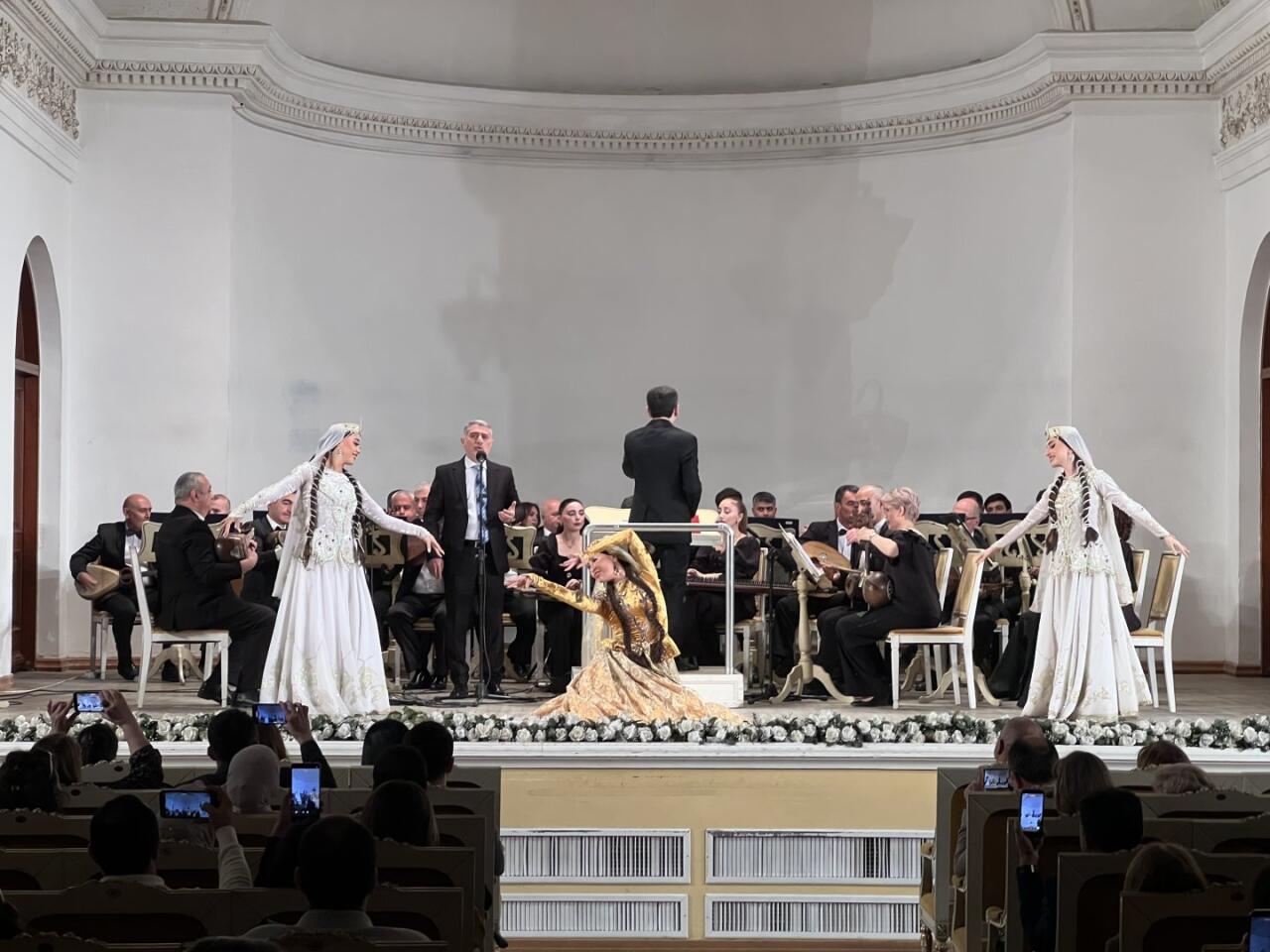 Праздник длиною в 90 лет - торжество азербайджанской музыки и танцев