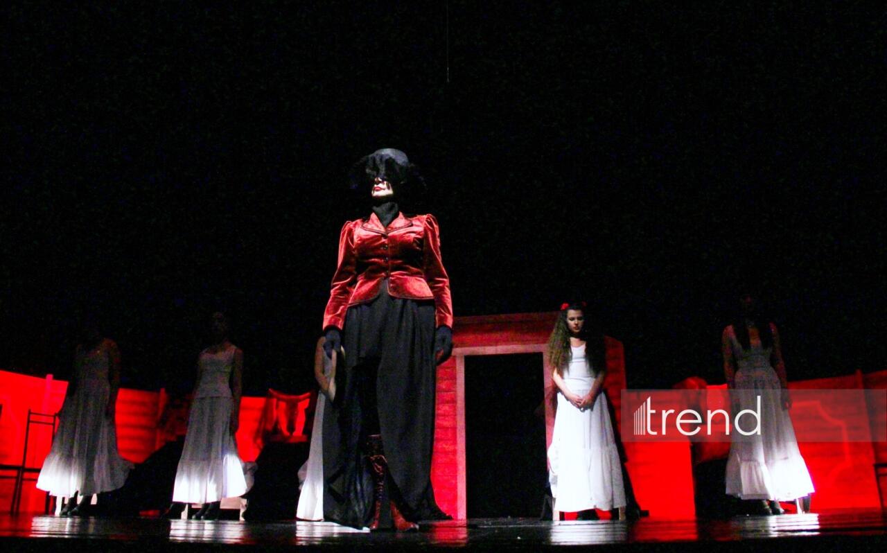 В Баку состоялась блестящая премьера спектакля "Дом Бернарды Альбы"