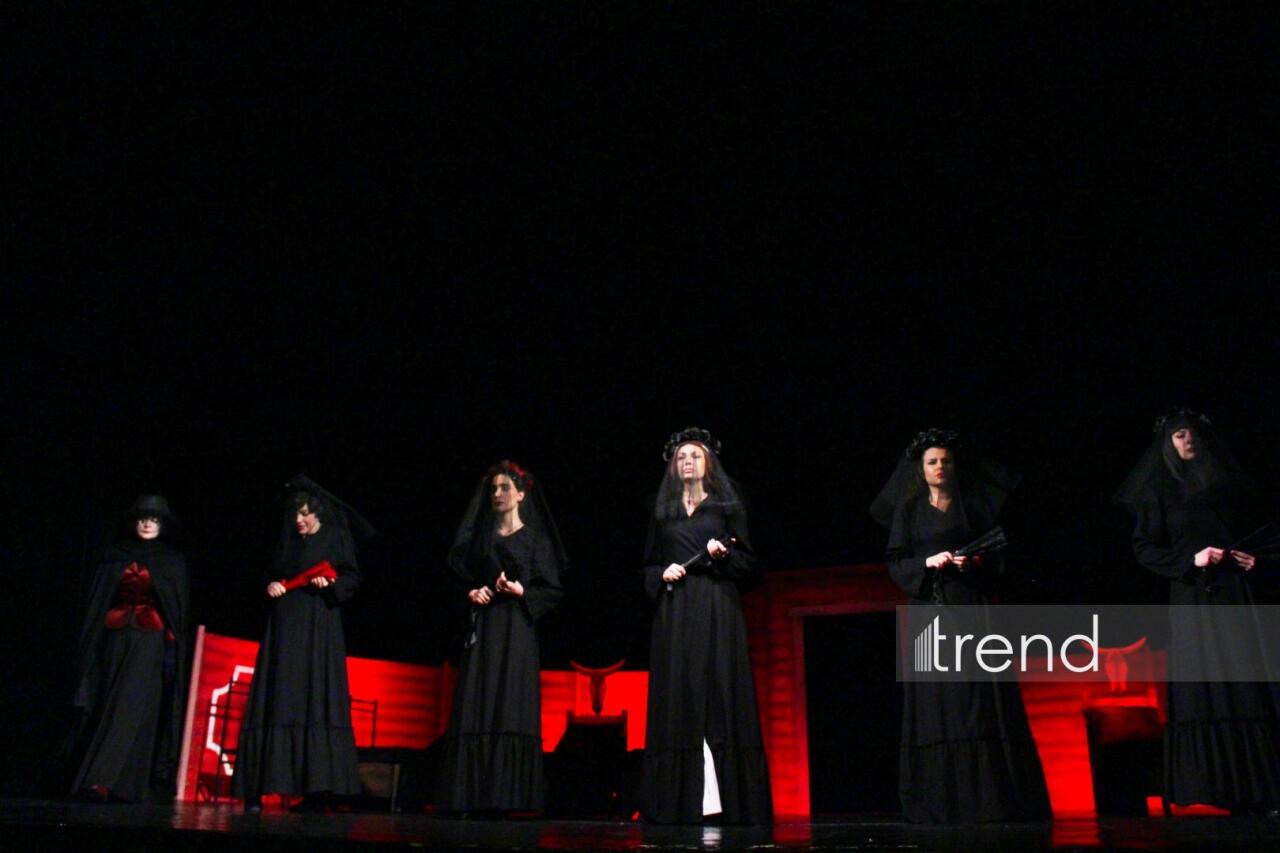 В Баку состоялась блестящая премьера спектакля "Дом Бернарды Альбы"