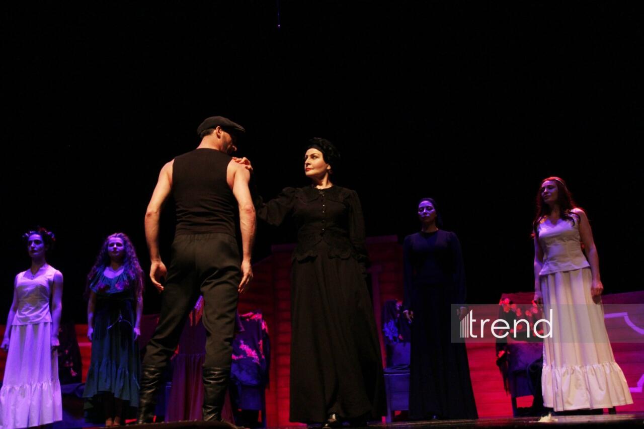 В Баку состоялась блестящая премьера спектакля "Дом Бернарды Альбы"