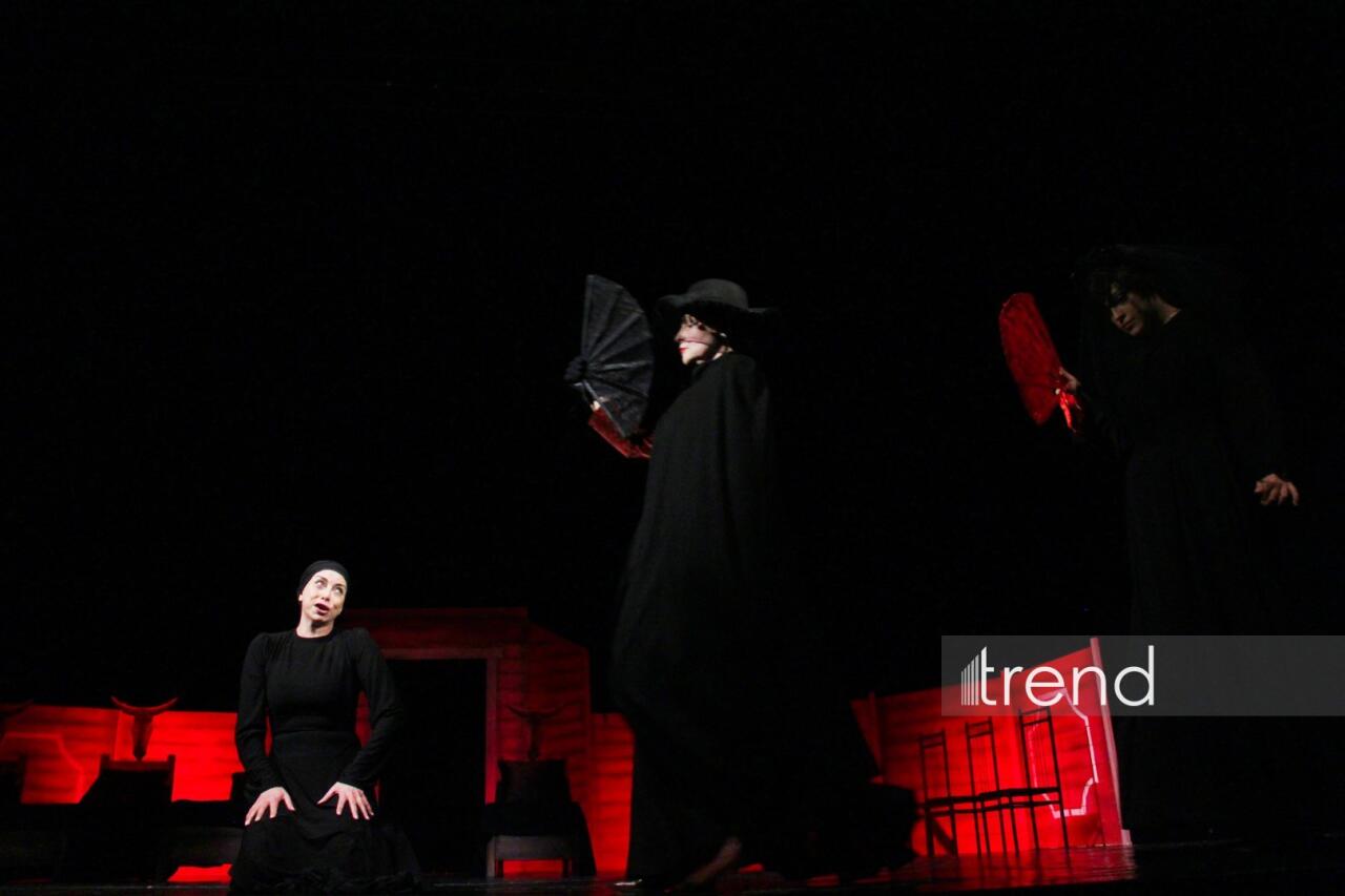 В Баку состоялась блестящая премьера спектакля "Дом Бернарды Альбы"